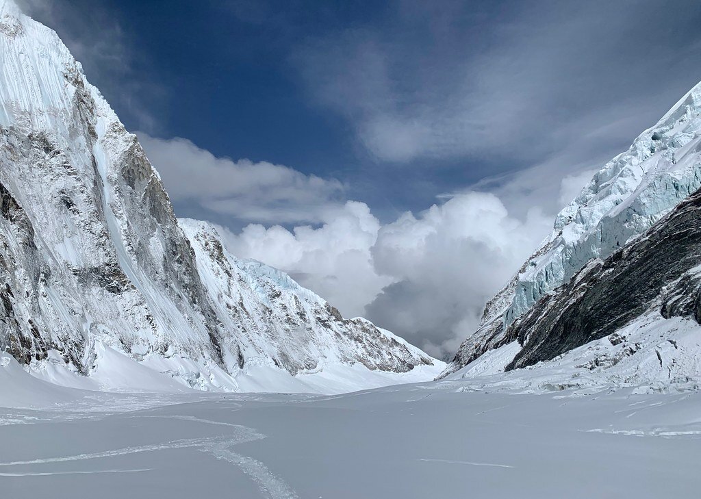 Everest 13. Аллея призраков Кхумбу. Долина Кхумбу карта. Nubia Luxury Camp erg Chegaga.