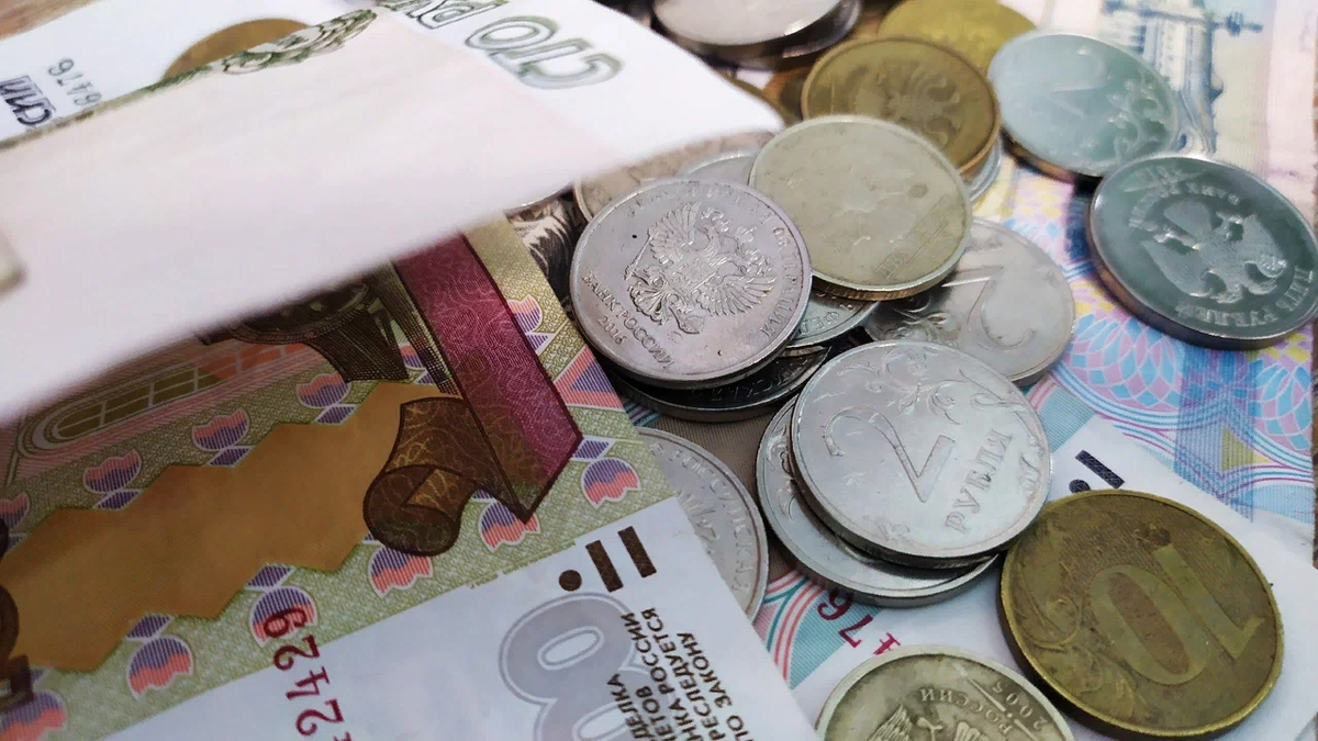 Фото ForPost: работодатели копят годами долги перед своими сотрудниками.