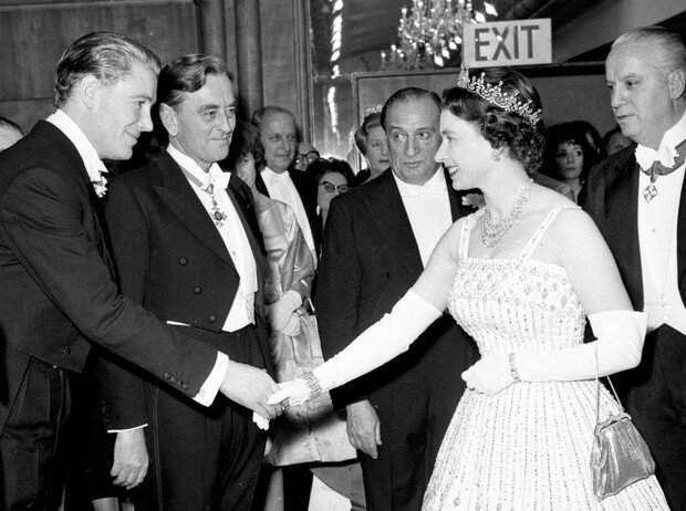 Появление великой женщины в этом платье, 1962 год