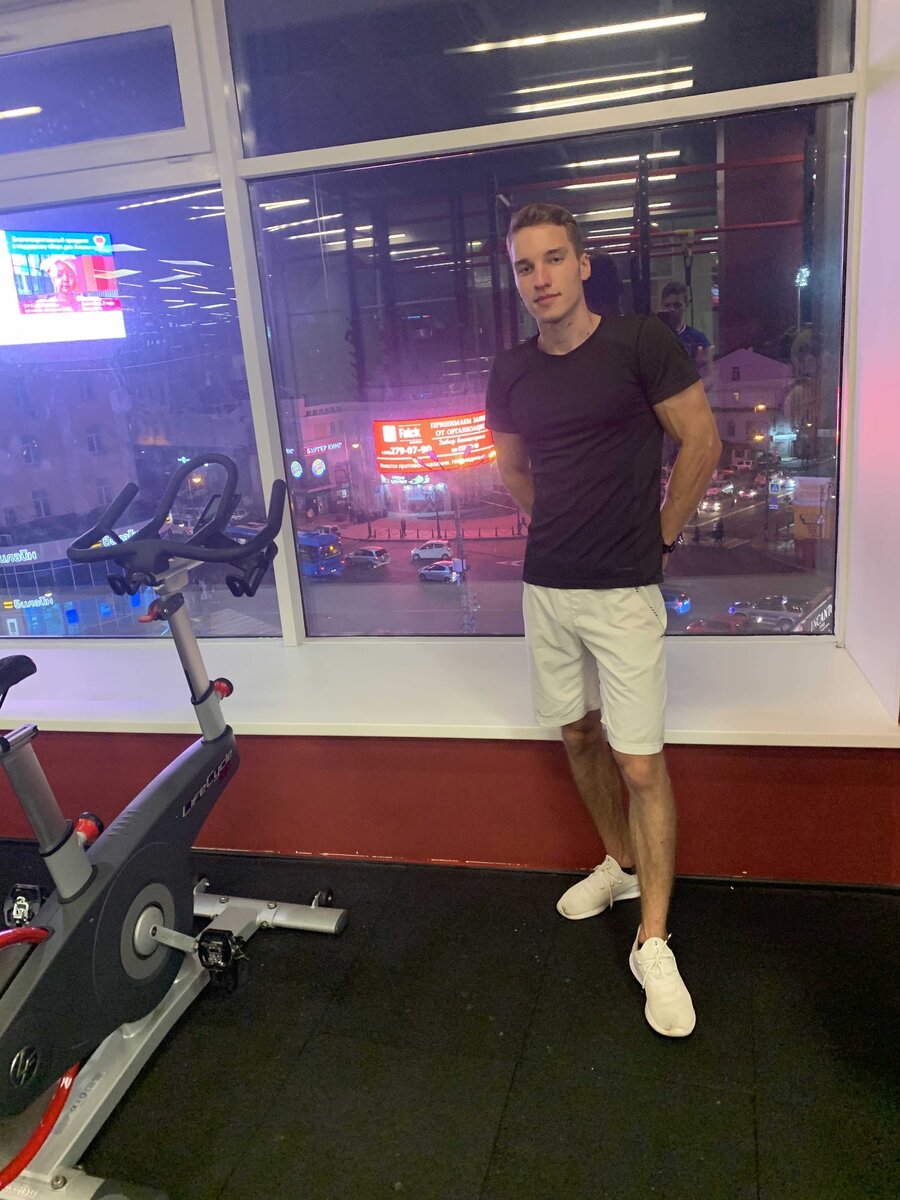 У меня Эктоморфное телосложение, об этом свидетельствуют длинные руки, малый процент содержания жира и быстрый обмен веществ. 