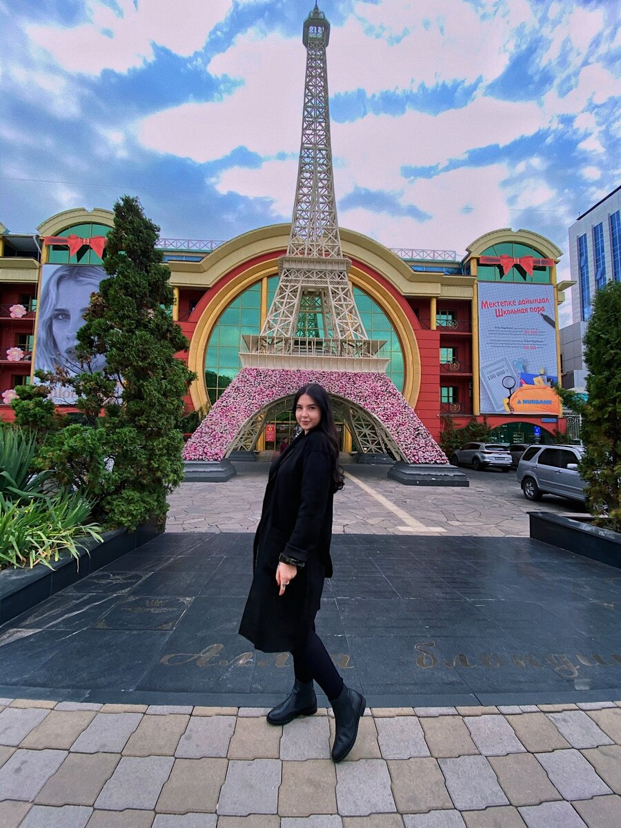 📍Алматы, Французский Дом🌸 Если хотите фото с Эйфелевой башней, но не охота лететь в Париж, то вам сюда🌿