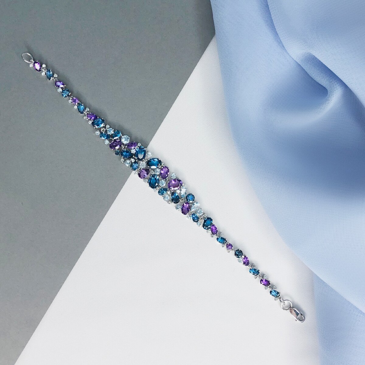 Браслет из белого золота с аметистами, топазами sky и топазами london (арт. Бр220-043-16М3) Цена: 98. 500 ₽