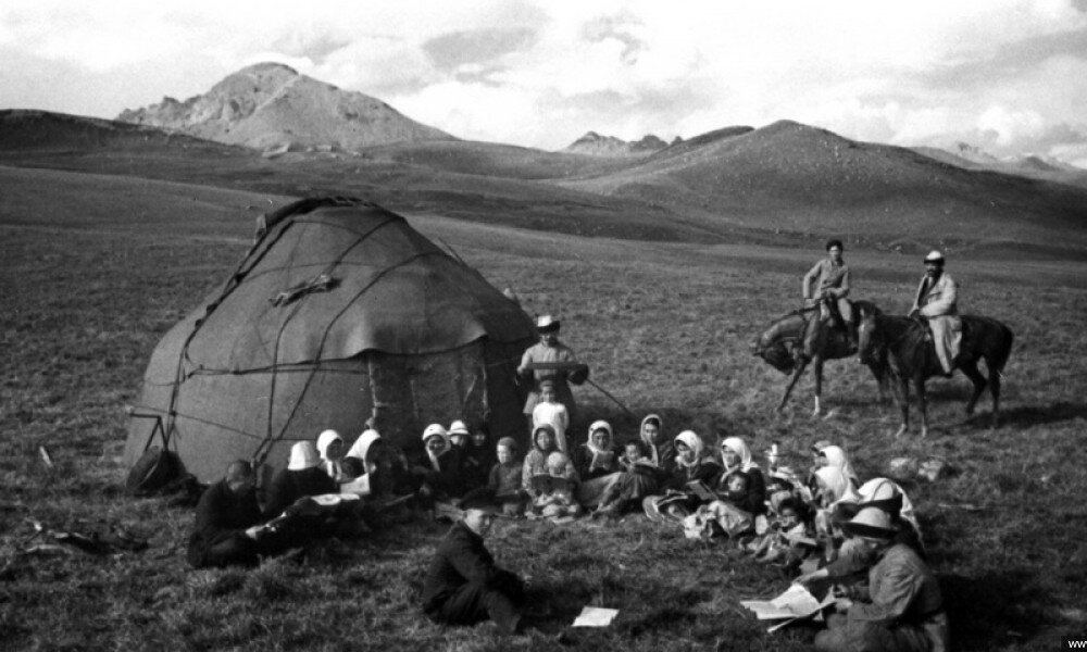 Культура казахстана в 19 веке. Киргизия 20 века. Кыргызстан 1940жыл. Кыргызы 20 век. Киргизские кочевники 19 век.