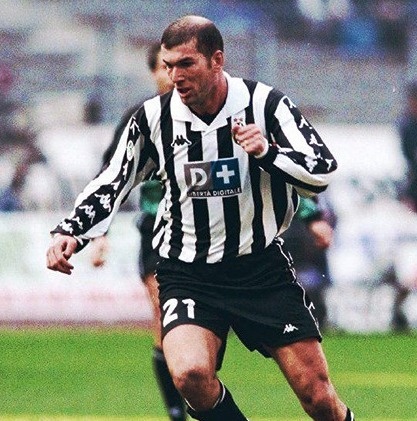 Помните Зизу таким?))