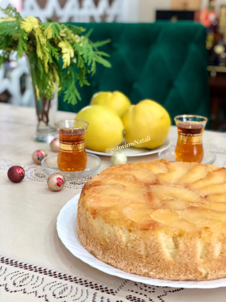 Открытый пирог с айвой и грецкими орехами