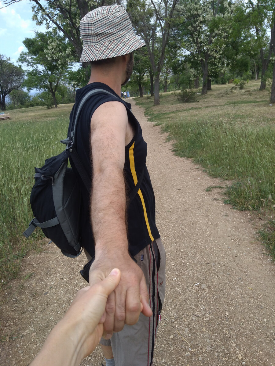 Лидер ведёт за собой и ему доверяют.