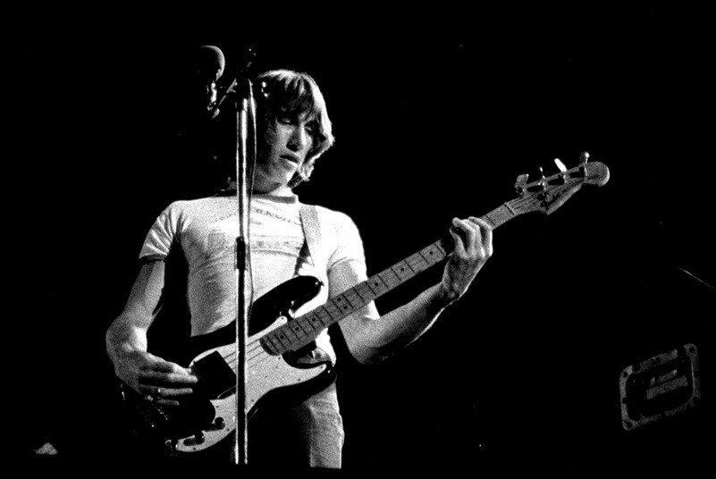 
Источник: http://instantsteve.blogspot.com/2011/08/darkside-of-pink-floyd-at-teignmouth.html
