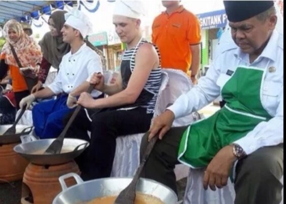 Последний этап конкурса.Приготовление Местного блюда Ренданг.