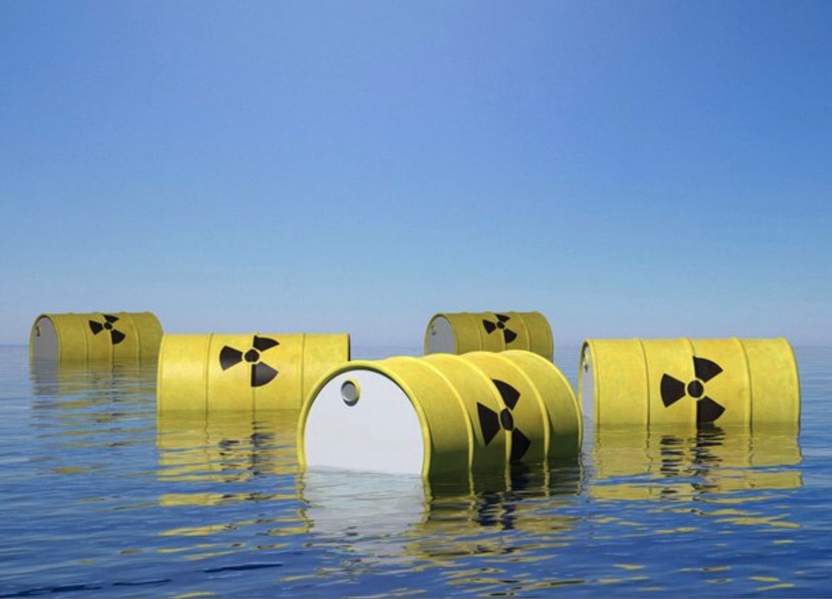 Waters nuclear. Радиоактивные отходы в мировом океане. Захоронение радиоактивных отходов в мировом океане. Радиактивноезагрязнение мирового океана. Загрязнение мирового океана радиоактивными веществами