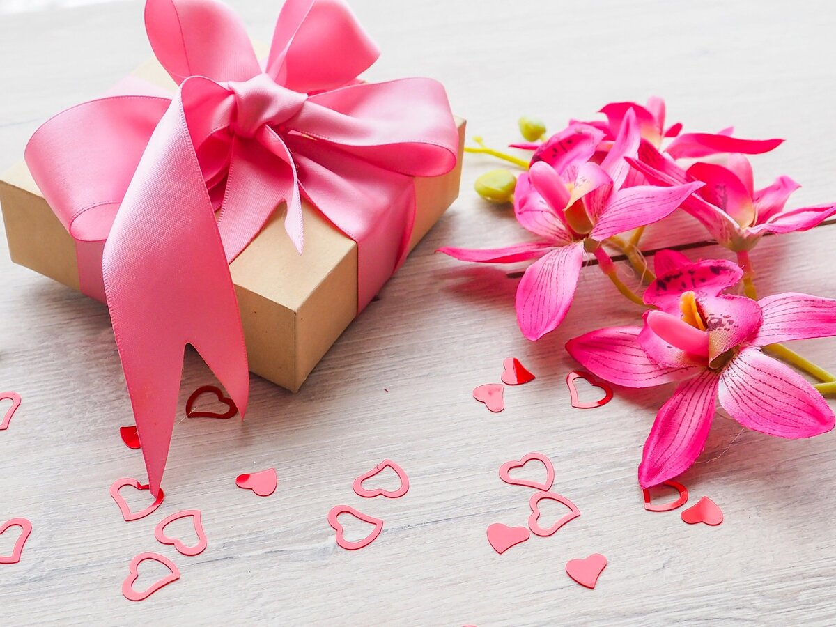 Источник фото: https://wallpaperaccess.com/gift