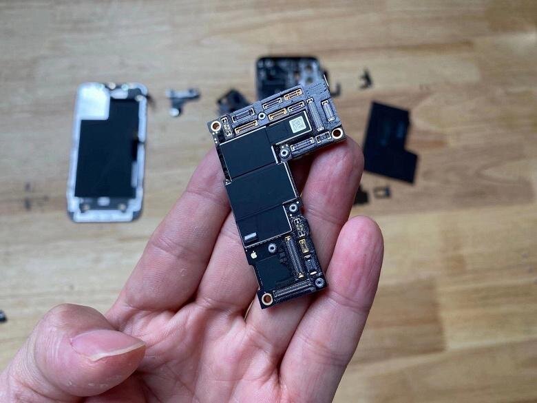 Вскрытие iPhone 12 Pro Max