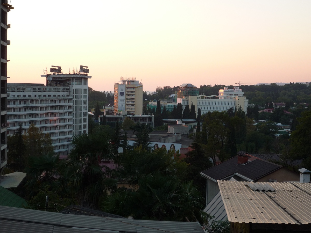 "А из нашего окна - гостиница "Москва" видна"!