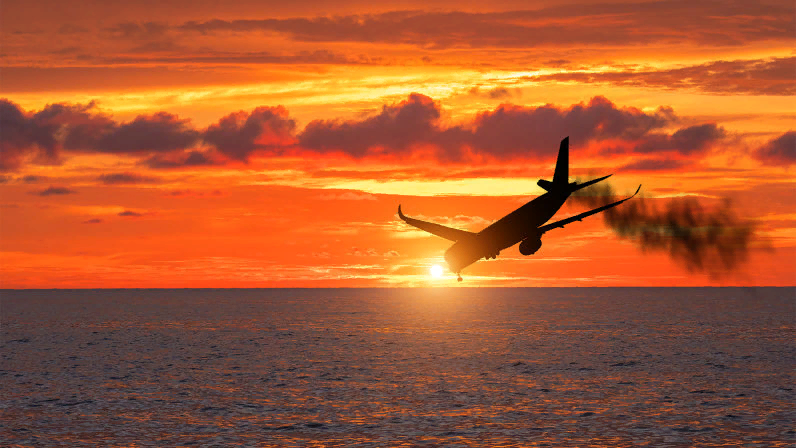 Коммерческие авиалайнеры разбиваются по самым разным причинам, но они разбиваются очень редко, и авиаперелеты статистически очень безопасны.