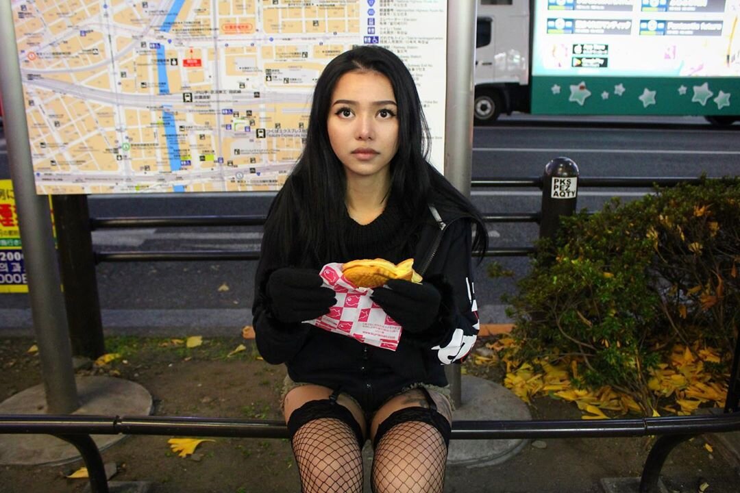 Белла Порч знаменитая тиктокерша качающая головой