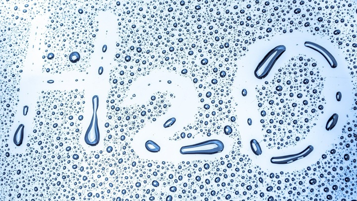 Привычная вода таит ещё много загадок. Иллюстрация CC0 Public Domain.