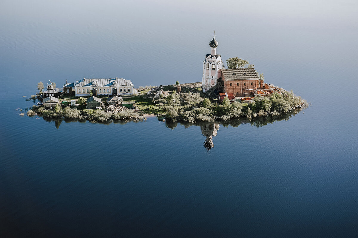 монастырь на острове не