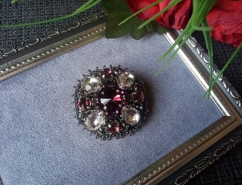 В классической расцветке.