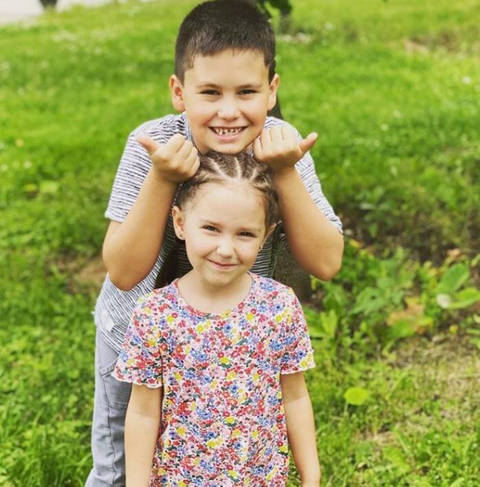 Дети Агаты Муцениеце и Павла Прилучного - Тимофей и Мия. Фото: Instagram.com/agataagata