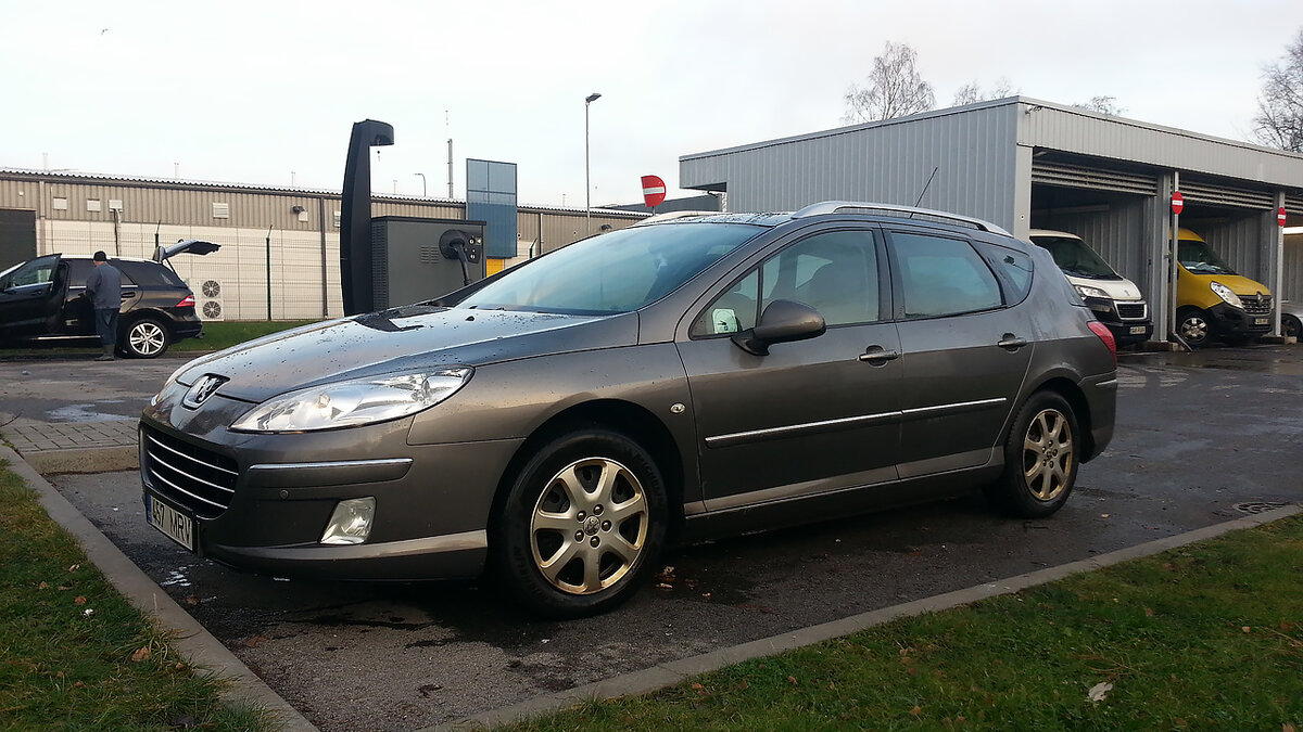 Фото автора. Его Peugeot 407, универсал. 2010г.
