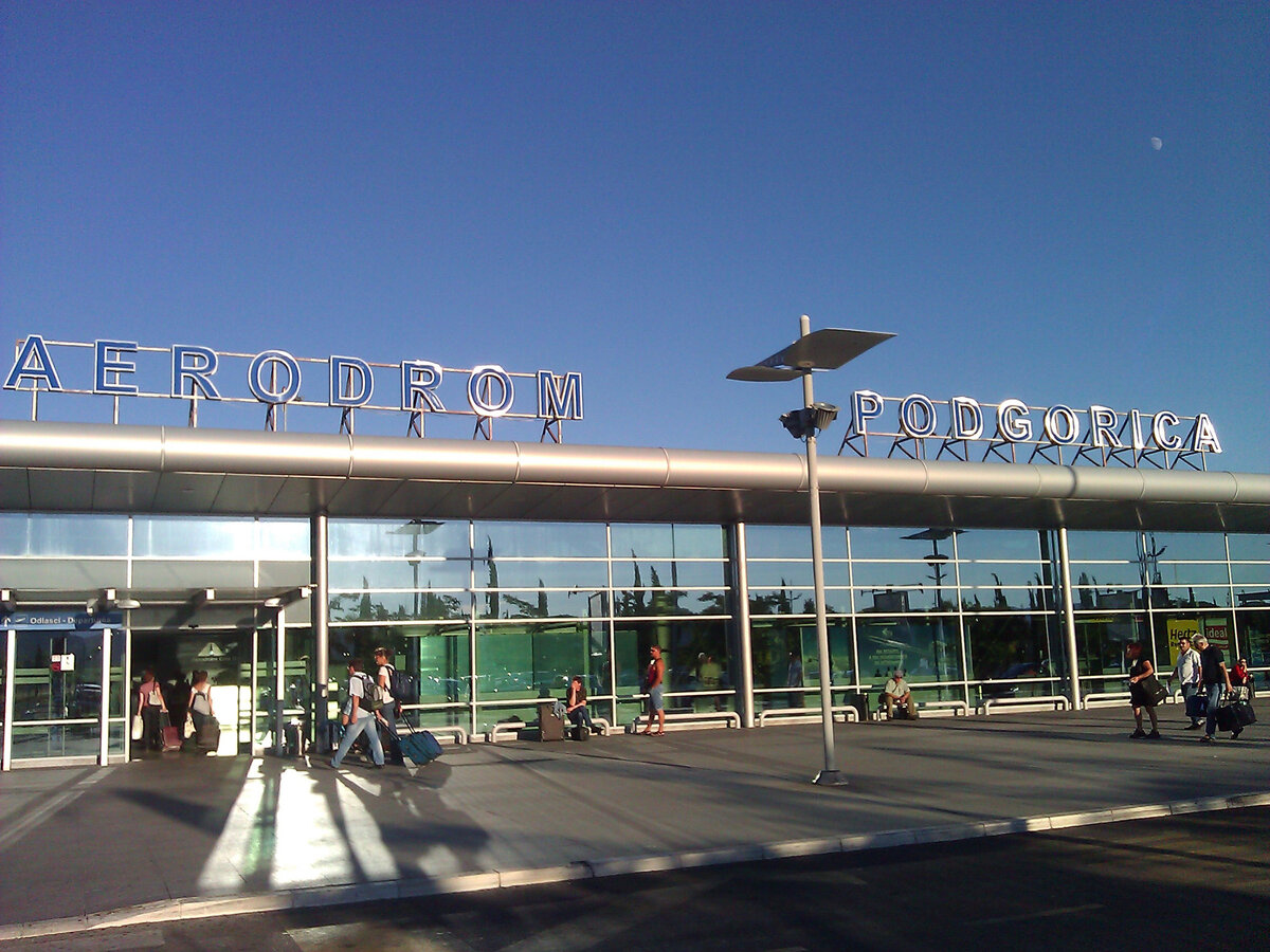 Здание аэропорта Подгорицы