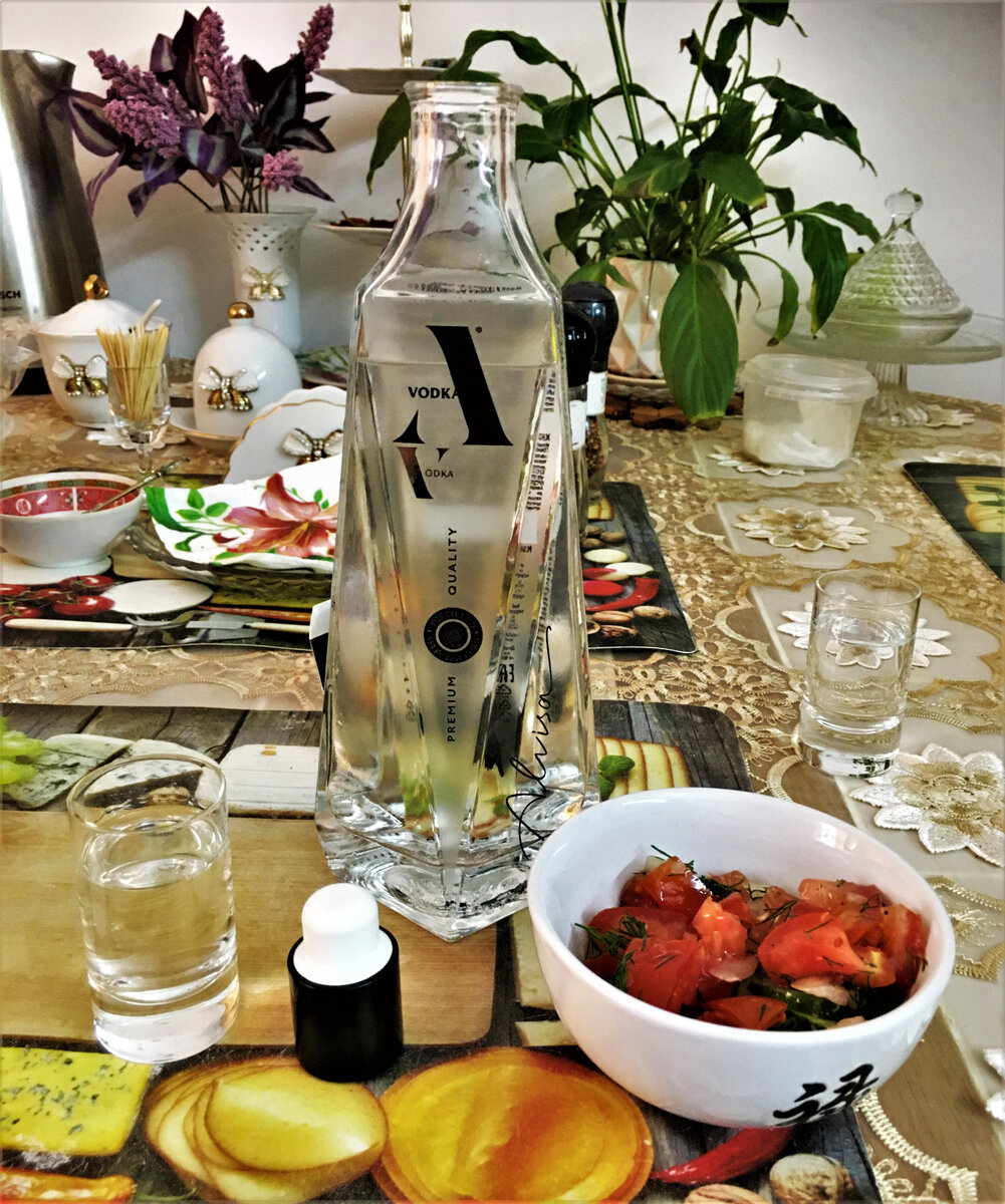 Очень приличное внешнее оформление - красивая форма бутылки и пробка коньячного типа.