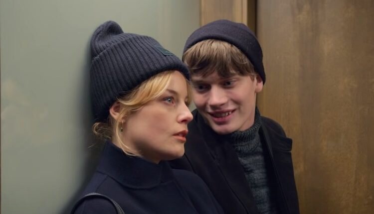 Кадр из сериала "Любовь и анархия"