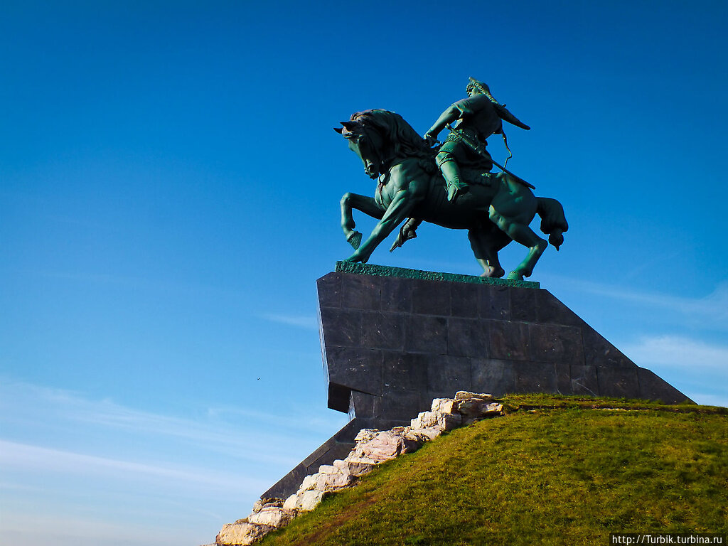 Памятники уфы. Достопримечательности Башкортостан город Уфа. Главная достопримечательность Уфы. Венгрия памятники Башкортостана. Важная достопримечательность Башкортостана.