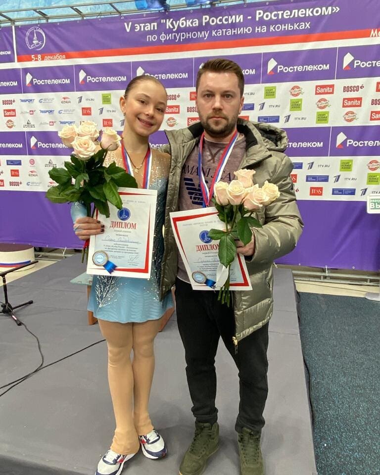 Софья Самоделкина со своим тренером Сергеем Давыдовым.