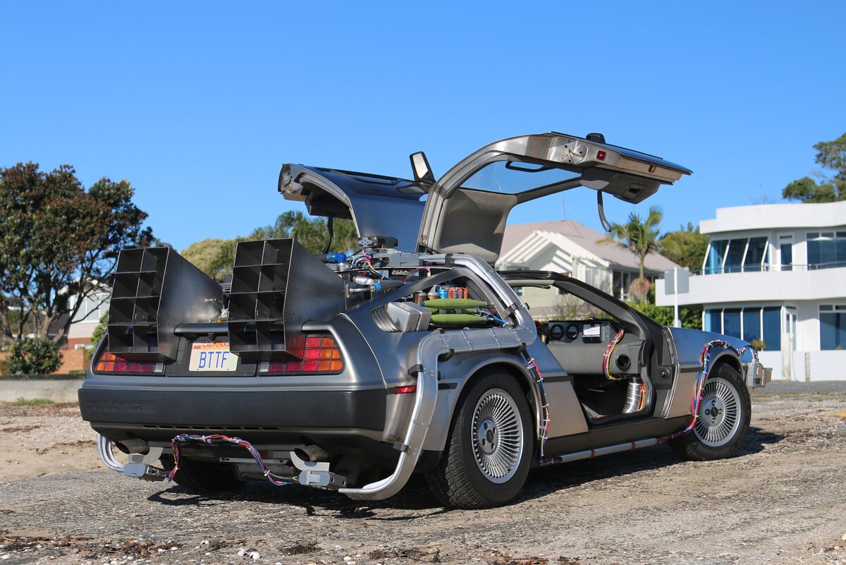 DeLorean DMC-12