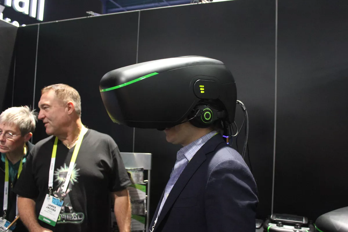 Нелепый VR-шлем 3DHead в виде головы ксеноморфа. И такое было в 2015-м