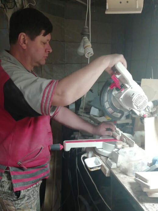 Сергей за работой