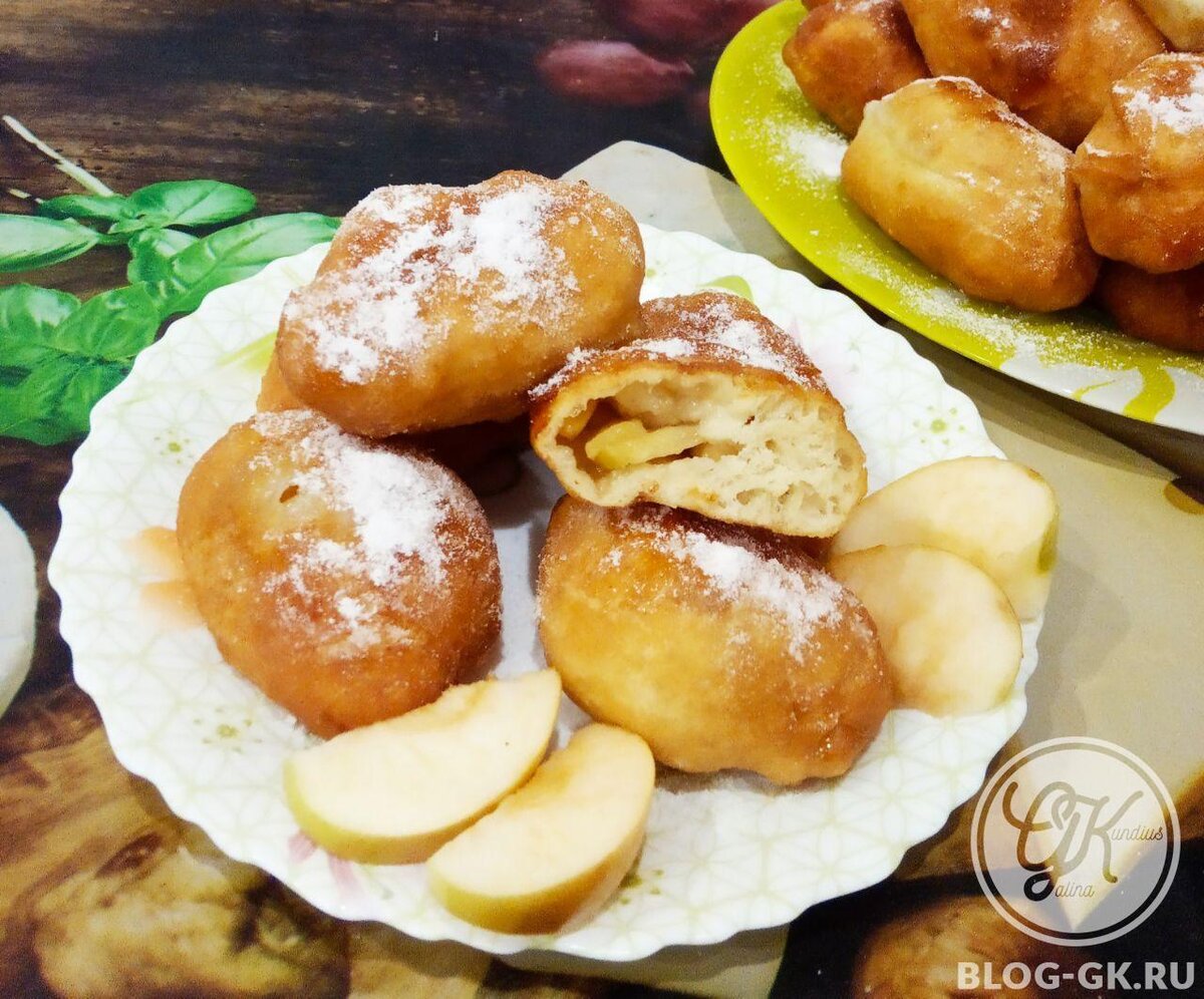 Жареные пирожки с яблоками