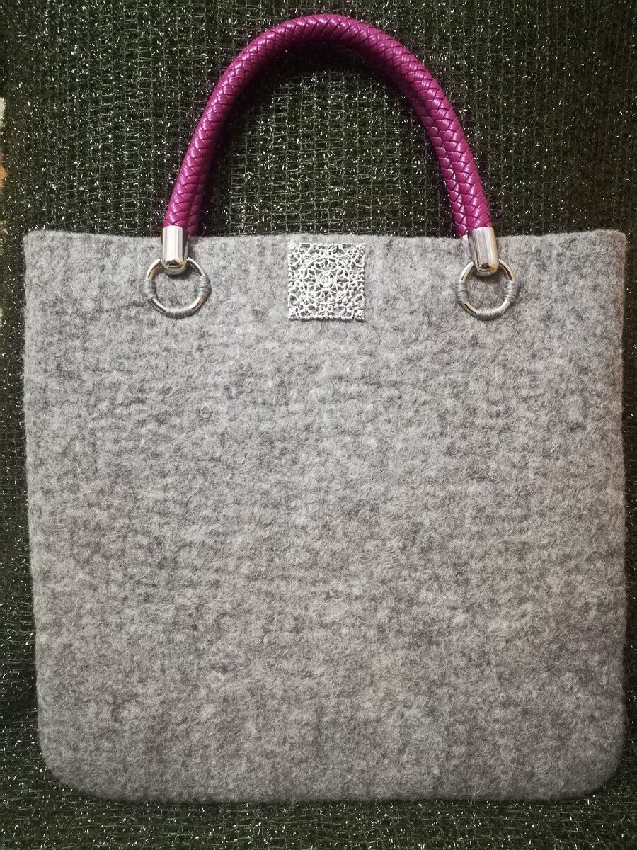 Эта же сумка  из Карачаевской шерсти