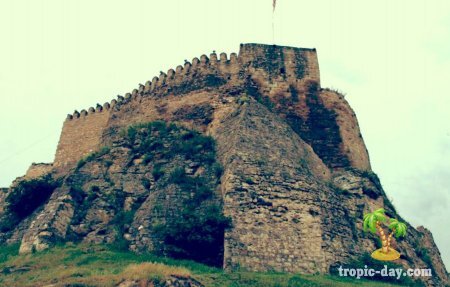 Крепость Сурами