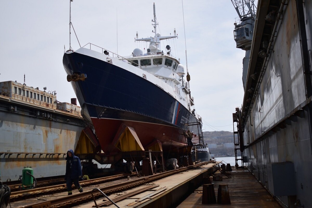 Докование пограничного корабля проекта 10410 / Фото: Восточная верфь
