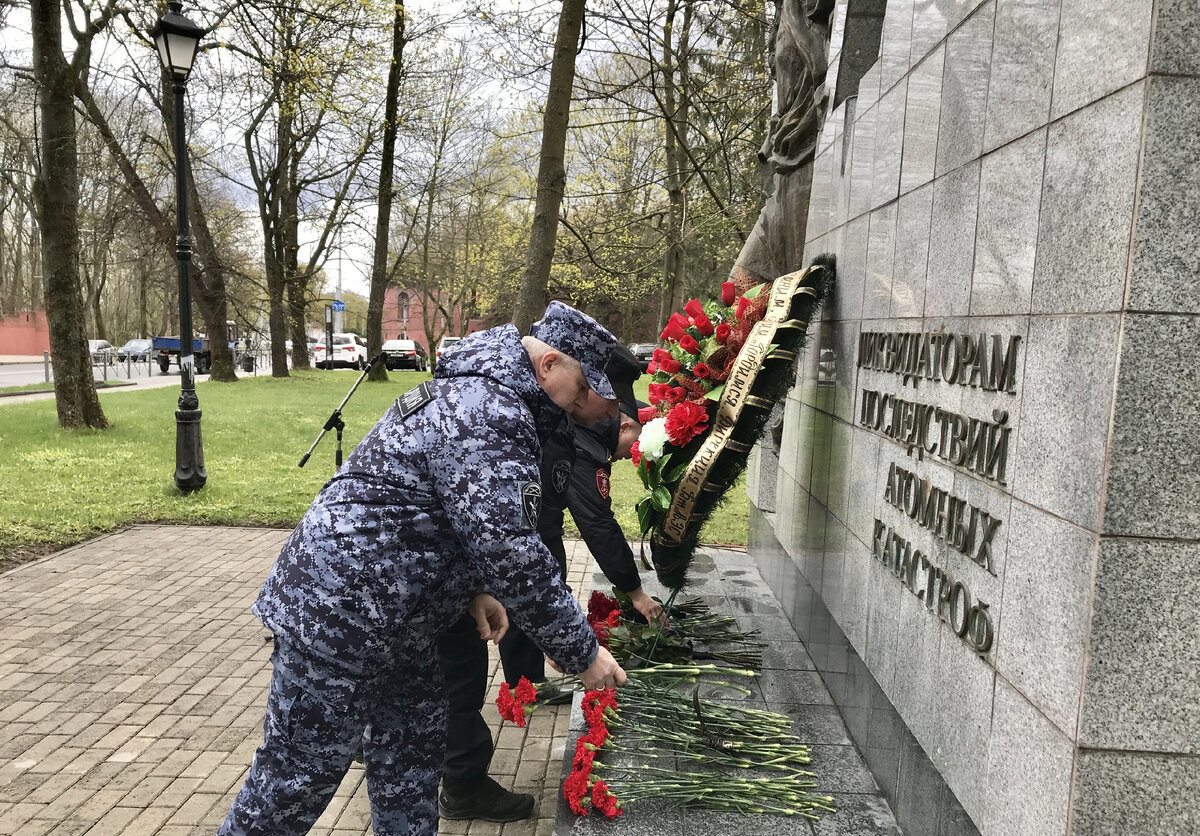 Вдова ликвидатора. Вечная память ликвидаторам ЧАЭС. Росгвардия на ЧАЭС. Фигурка ликвидатора ЧАЭС.