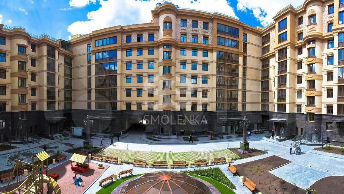 Так выглядит дом, в котором находится квартира за 2 миллиарда. Источник фото: www.avito.ru