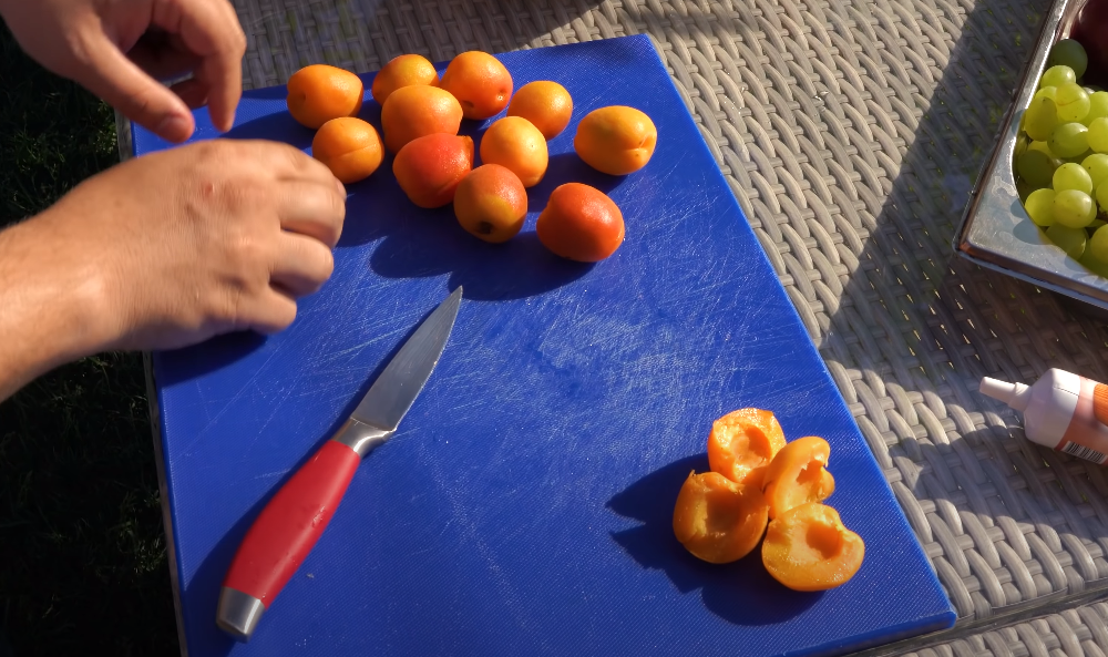 не забудьте убрать косточки хотя это и так очевидно но все же