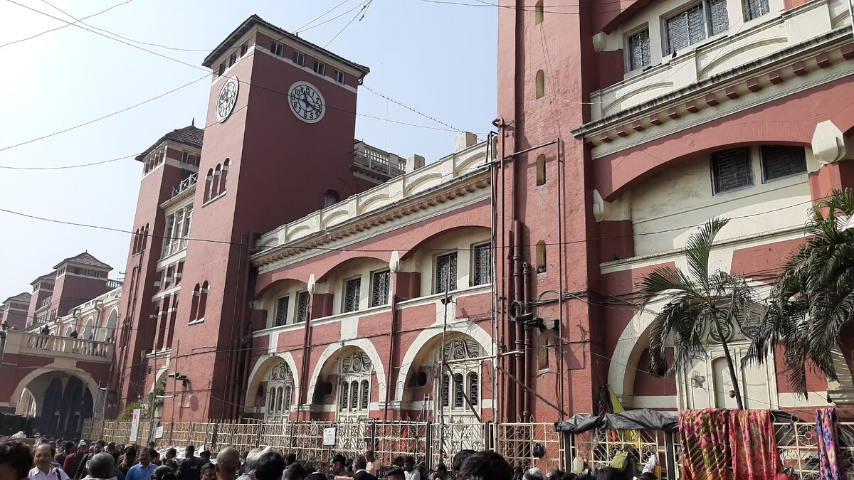 Howrah station - та самая станция, где потерялся маленький Сару, когда ему было всего 5 лет.