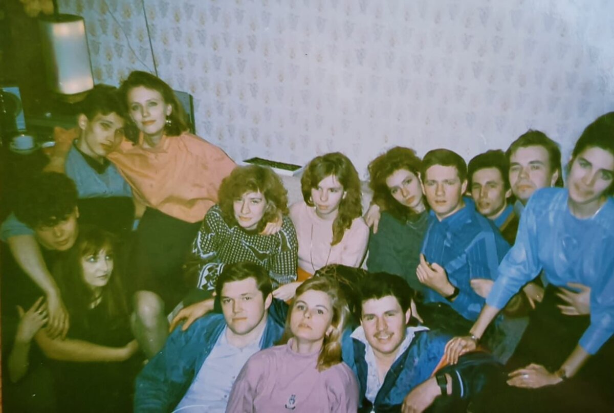 Мой бывший класс, фото 1992 года. Через 6 лет после окончания школы. 
