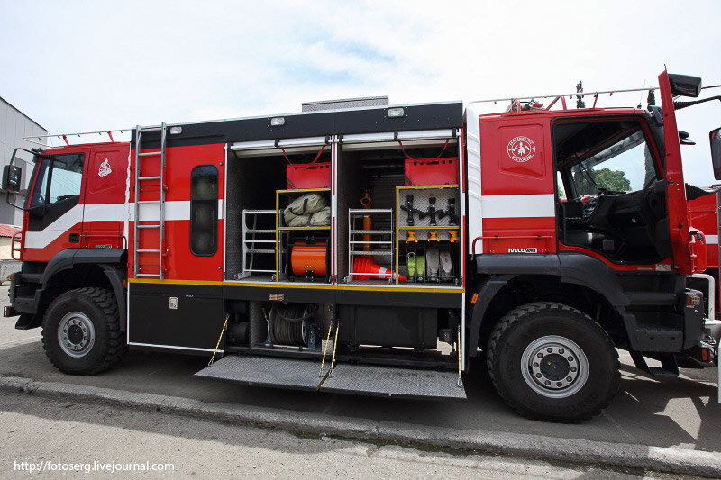  Пожарно-спасательный автомобиль с двумя кабинами редкость для нашей страны, да и в мире они не слишком популярны. На то есть одна весомая причина.-2