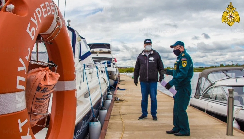 Стоянка катеров МЧС РФ. Фото — МЧС