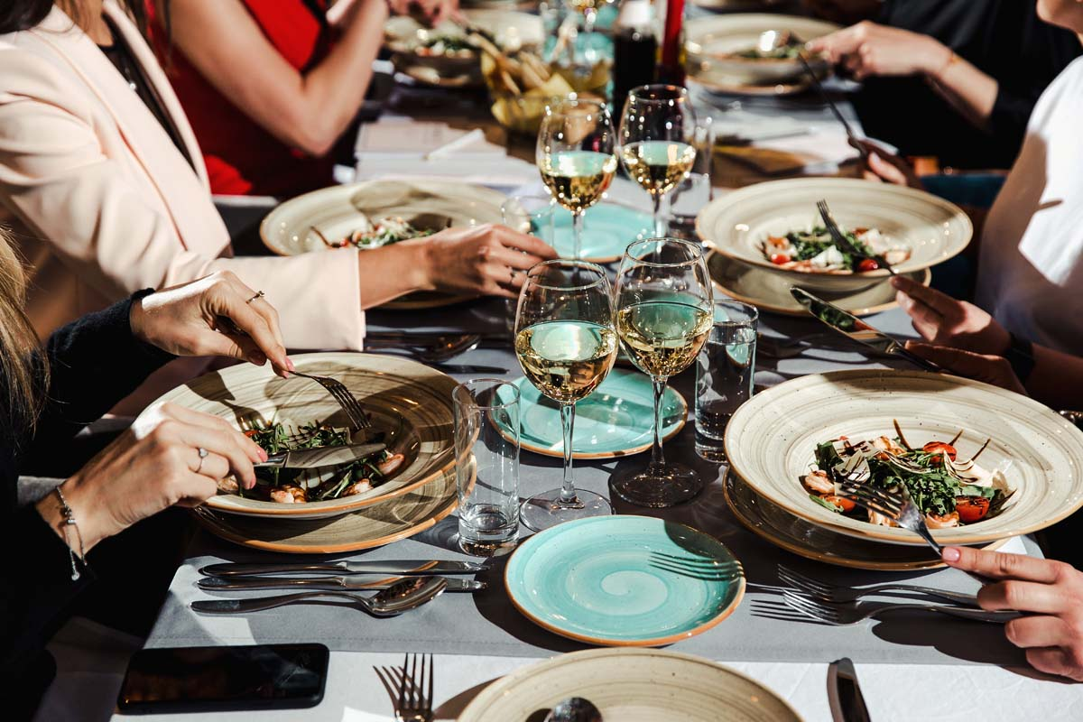 Future dinner. Столовый этикет. Деловой обед. Ресторанный этикет. Деловой ужин в ресторане.