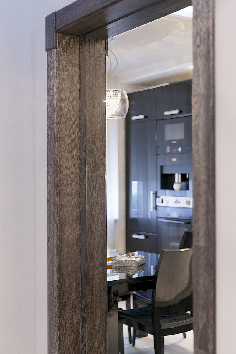 Дверные проемы от фабрики Creda в современном интерьере. 