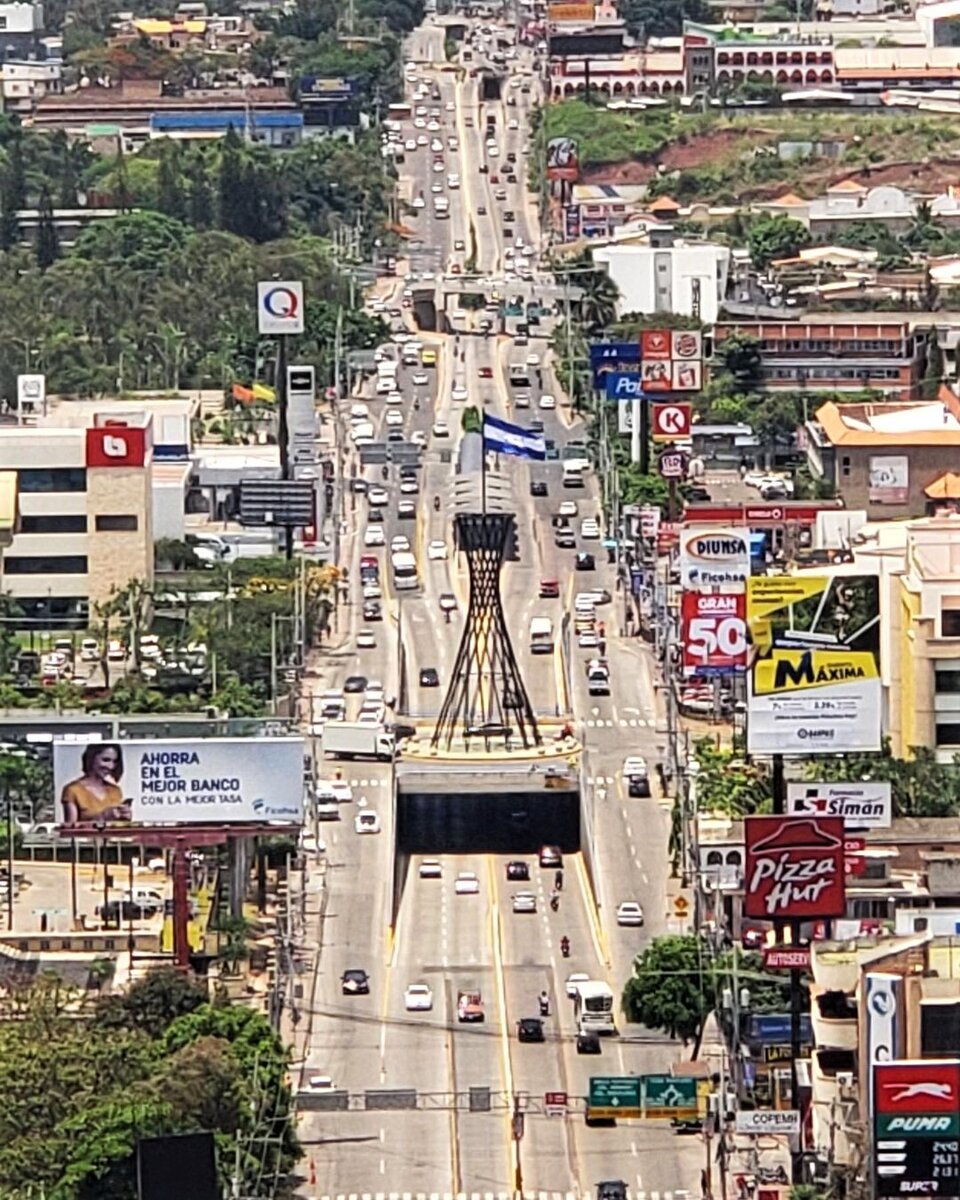 Гондурас столичный. Тегусигальпа. Фото @miteguz
