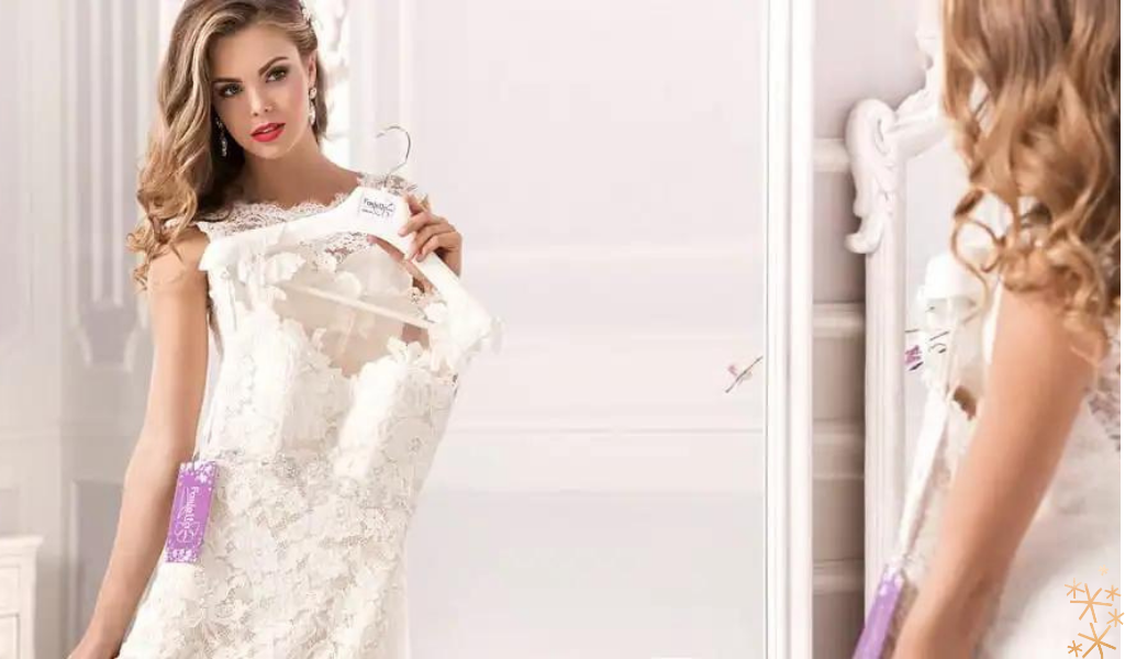 Маша уже к подвенечным платьям стала присматриваться...