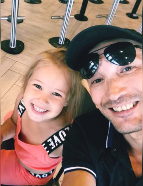 Муж (не бывший) и дочь (общая)