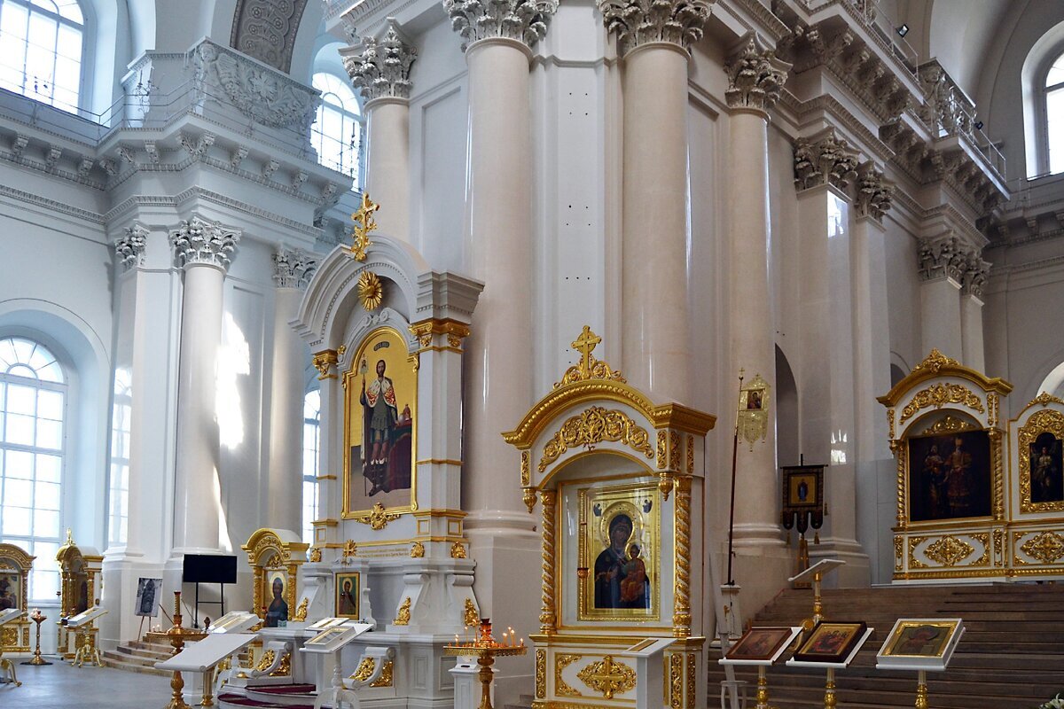 Воскресенский Смольный собор в Санкт Петербурге