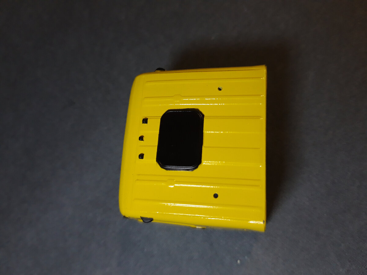 Лаю окрашен LP-3, и покрыт лаком LP-9