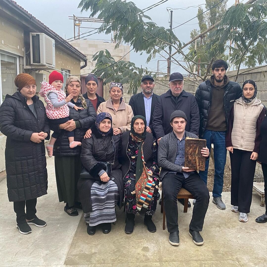 На фото (в первом ряду справа): Саид-Мухаммад Гамидов.